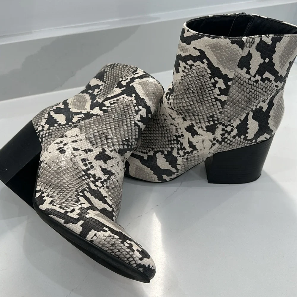Madden girl boots, 3 inch heal, reptile, black, gray, and cream. Smoke free home